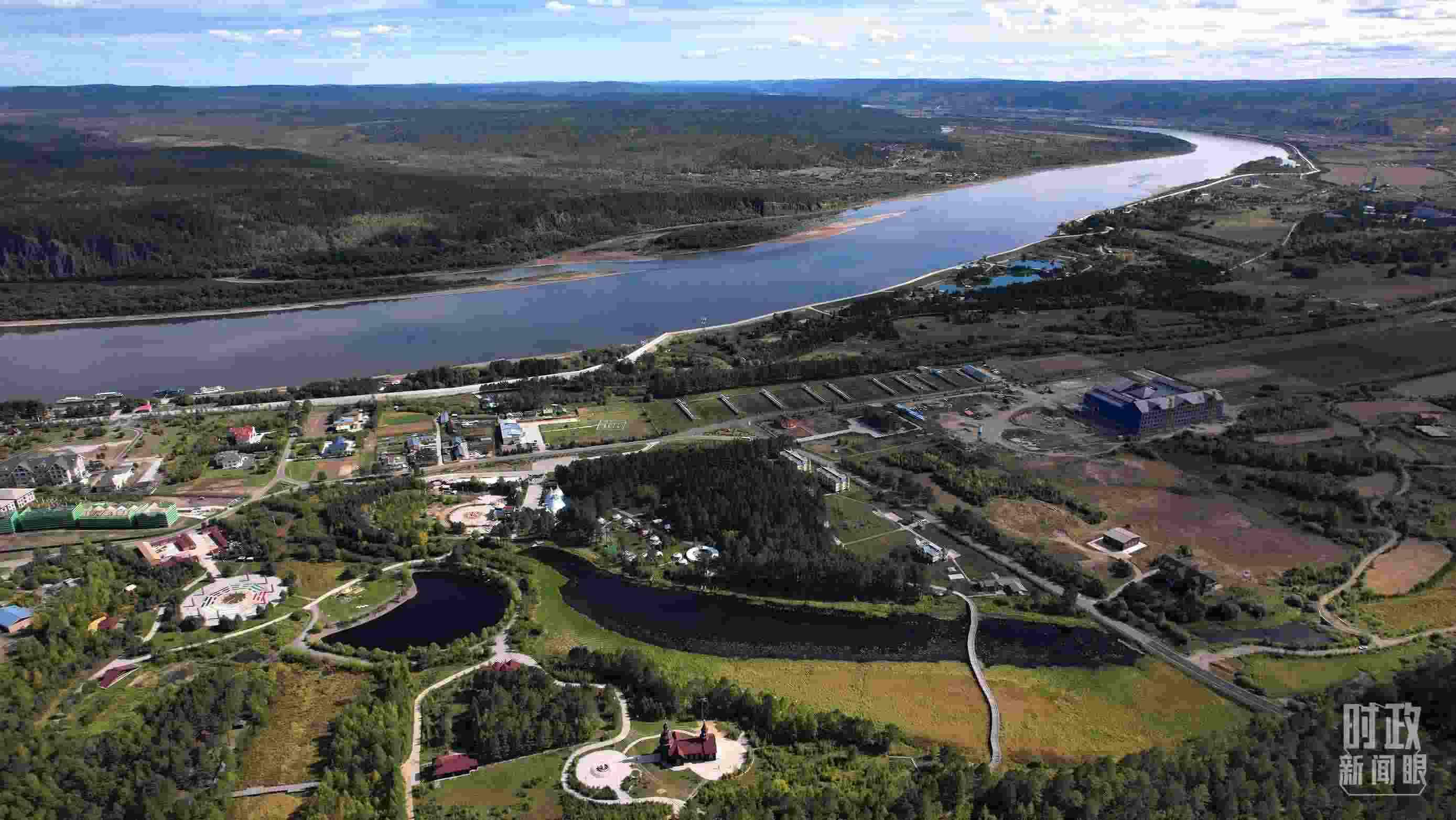 △北極村北邊是中俄界江黑龍江。（總臺國廣記者李晉拍攝）