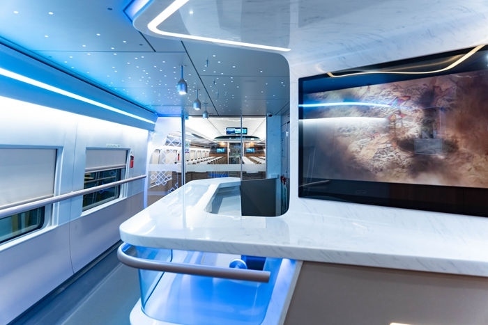 復(fù)興號(hào)亞運(yùn)智能動(dòng)車(chē)組列車(chē)車(chē)廂。上海鐵路局融媒體中心供圖