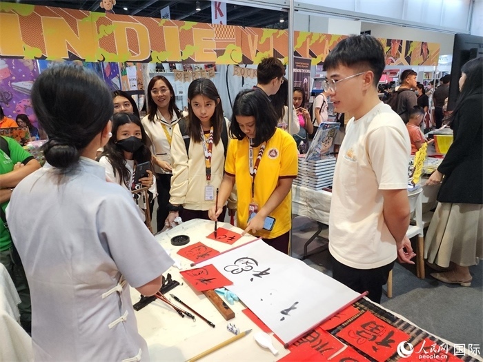 中國圖書展亮相第43屆菲律賓馬尼拉國際書展。人民網(wǎng)記者 樊帆攝