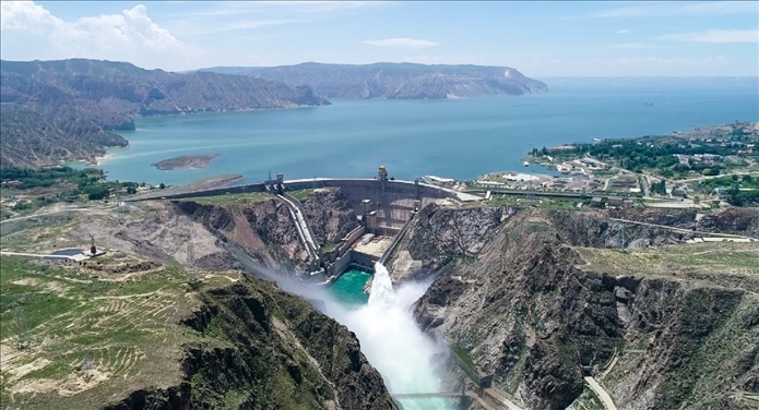 龍羊峽水電站開閘放水。國(guó)家電投黃河公司供圖