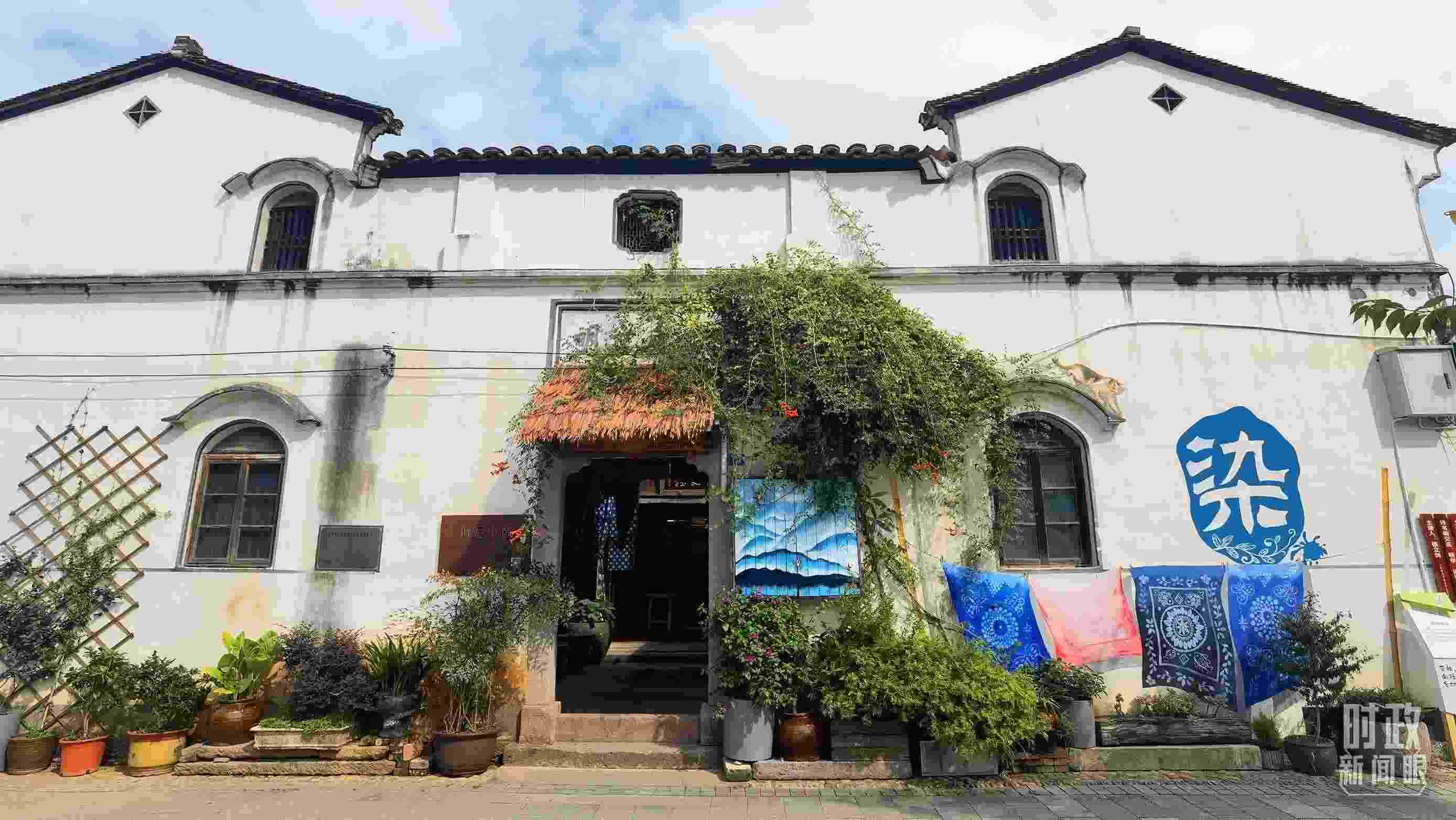 △李祖村的藝術(shù)染坊。（總臺央視記者周志國拍攝）