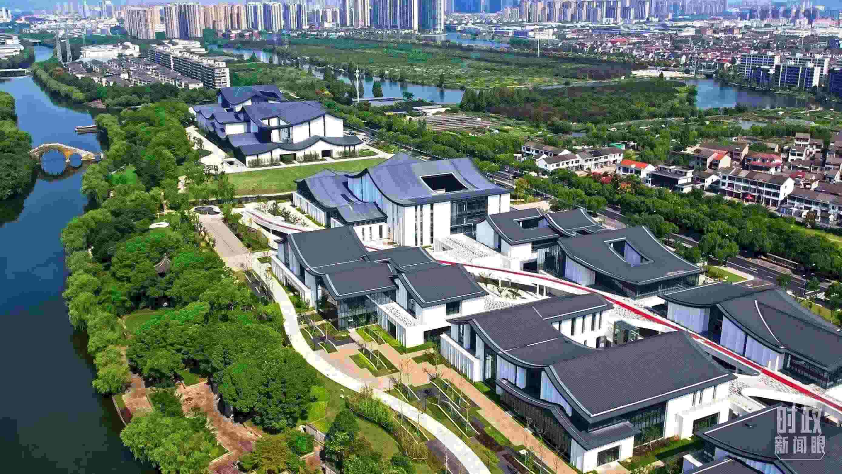 △臨河而建的浙東運河文化園。（總臺央視記者范凱拍攝）