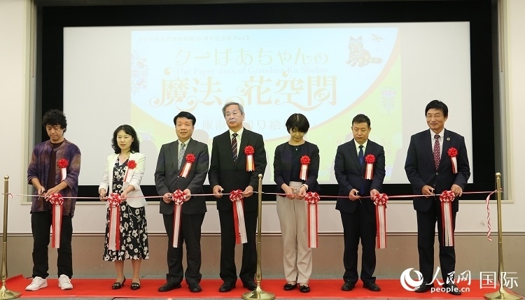 嘉賓共同為開幕式剪彩。人民網(wǎng) 許可攝