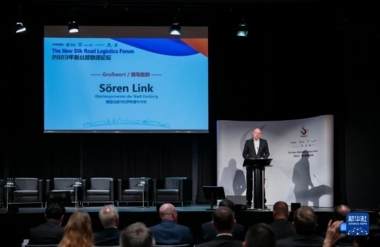 9月21日，在德國(guó)杜伊斯堡，杜伊斯堡市市長(zhǎng)澤倫·林克出席2023新絲路物流論壇并致辭。新華社記者 張帆 攝