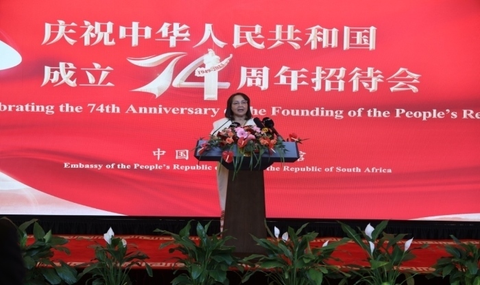 德利萊代表南政府向中國政府和人民致以誠摯祝賀。中國駐南非使館供圖