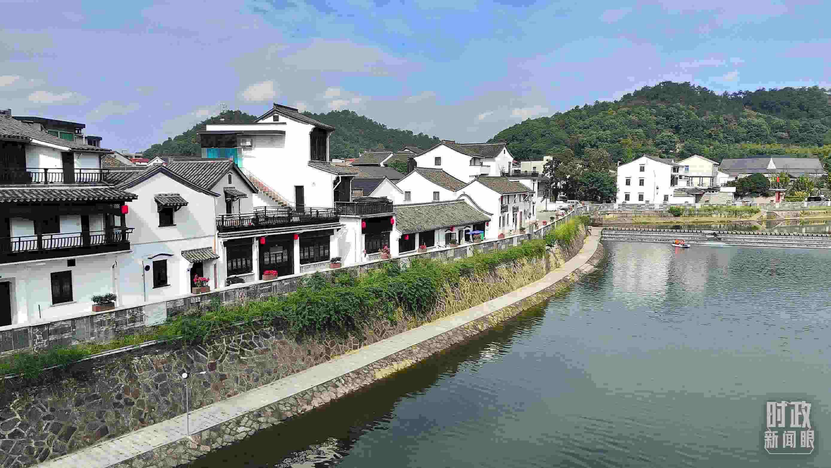 △“楓橋經(jīng)驗(yàn)”發(fā)源地諸暨市楓橋鎮(zhèn)。（總臺央視記者楊立峰拍攝）