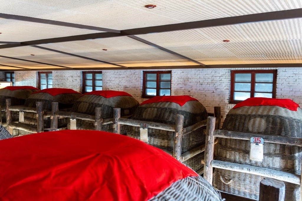 西鳳酒“酒?！辟A存庫(kù) 王哲攝