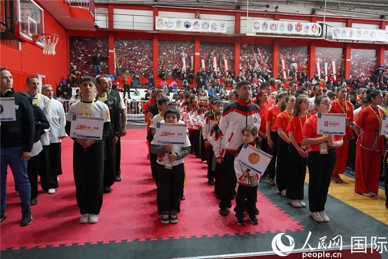 圖為開(kāi)幕式現(xiàn)場(chǎng)運(yùn)動(dòng)員入場(chǎng)儀式。人民網(wǎng)記者 許放攝