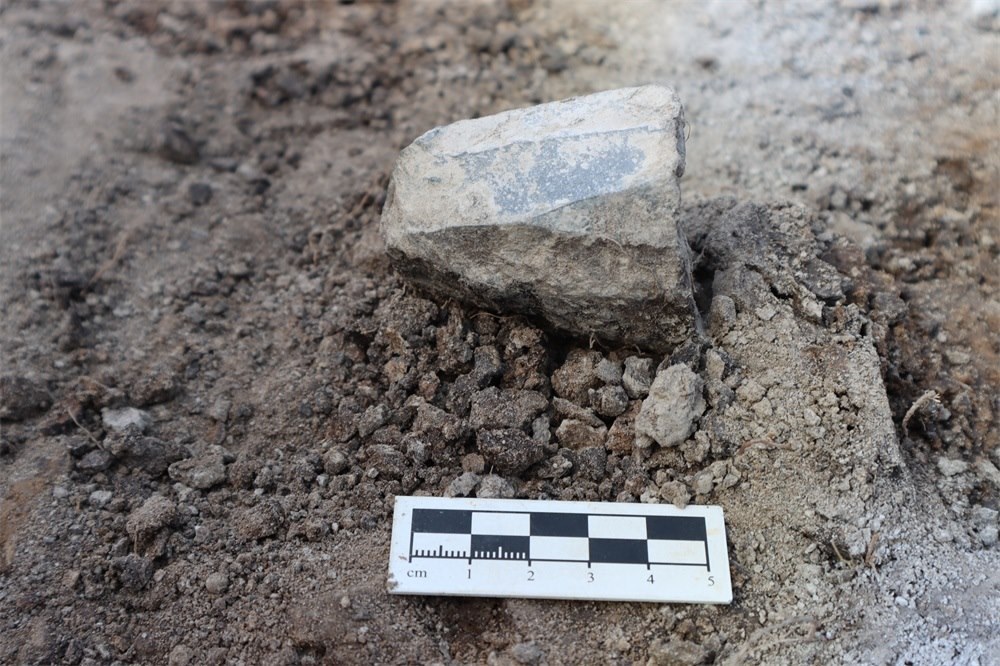 石葉石核出土場景。國家文物局供圖