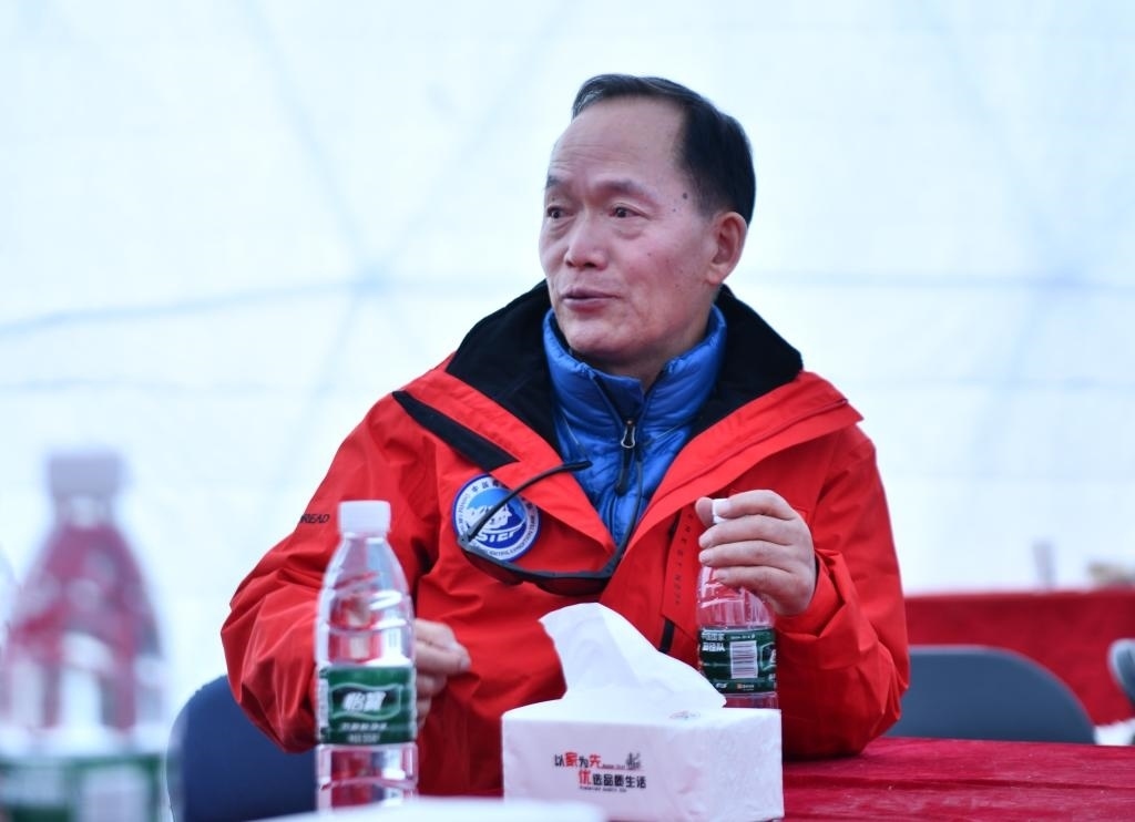 中國科學院院士、第二次青藏科考隊隊長姚檀棟在卓奧友峰登山大本營（9月29日攝）。新華社記者晉美多吉 攝