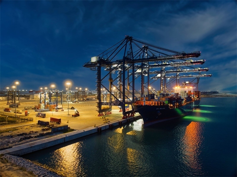 萊基港實(shí)行7×24小時(shí)裝卸作業(yè)機(jī)制。受訪者供圖