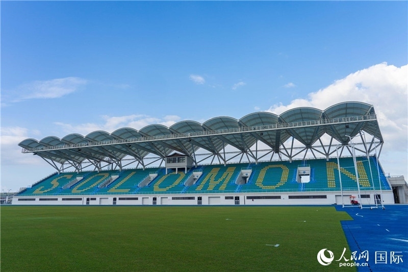 2023年9月12日，位于所羅門群島首都霍尼亞拉的由中土公司承建的中國援所羅門群島2023年太平洋運動會體育場館。人民網(wǎng) 賀吉攝