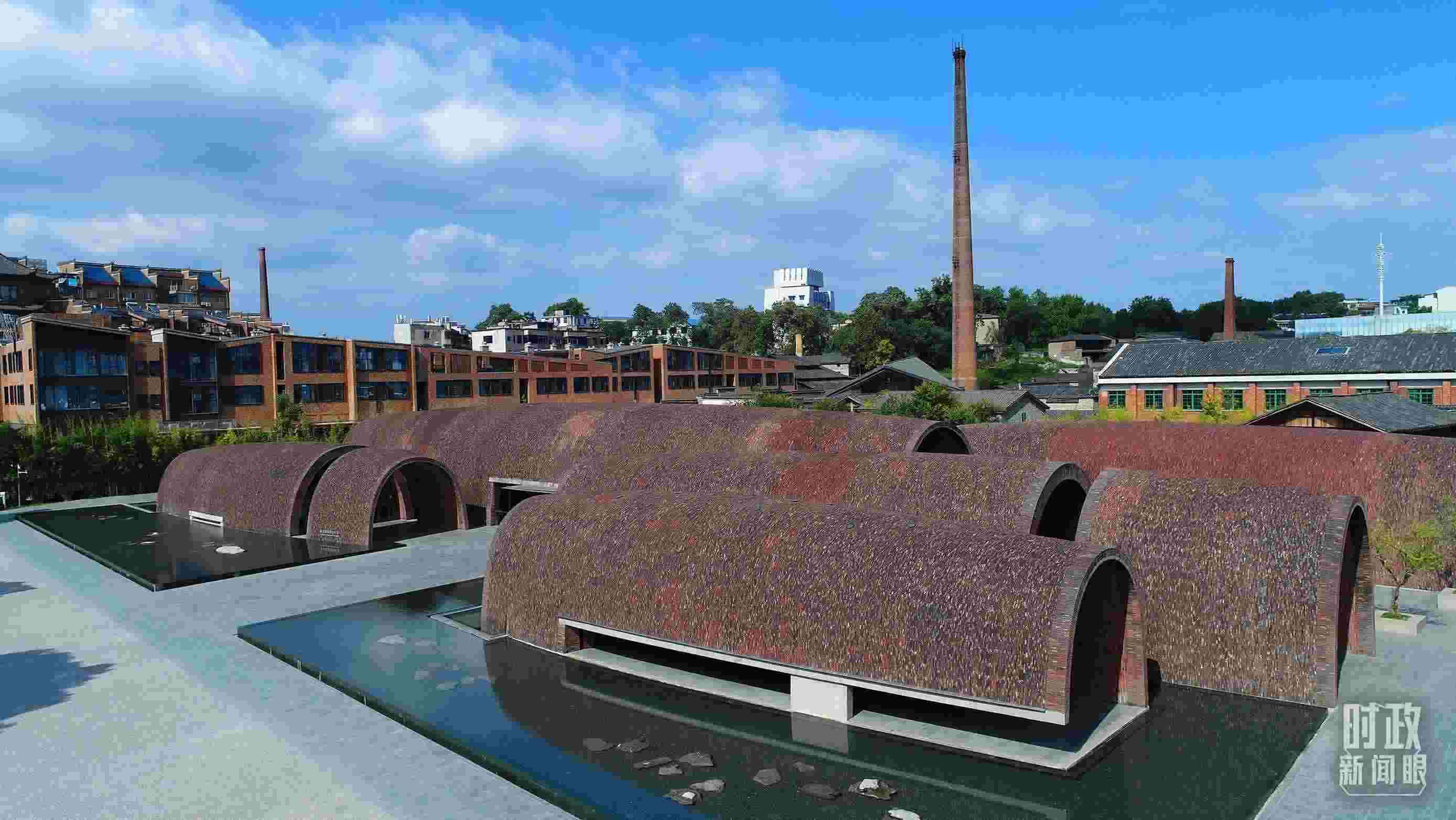 △街區(qū)內(nèi)的博物館，借鑒了景德鎮(zhèn)清代獨創(chuàng)的蛋形柴窯構(gòu)造特點。（總臺央視記者范凱拍攝）