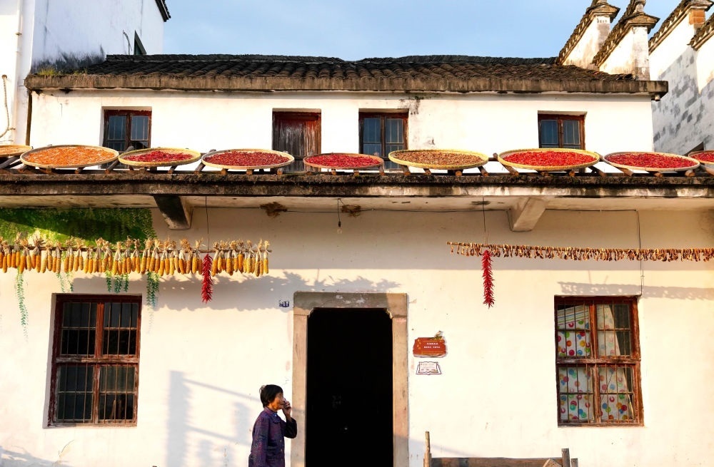 婺源縣王村石門(mén)自然村一角（2023年10月11日攝）。