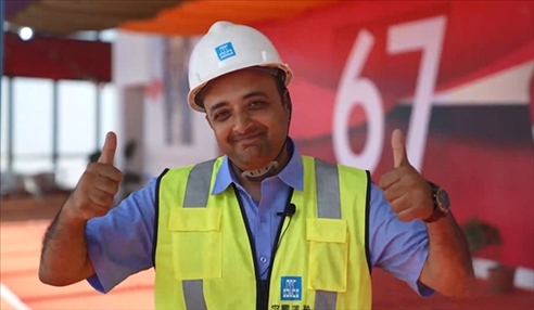 瓦利德·拉馬丹接受人民網(wǎng)記者采訪(fǎng)。嚴(yán)川吉雨攝