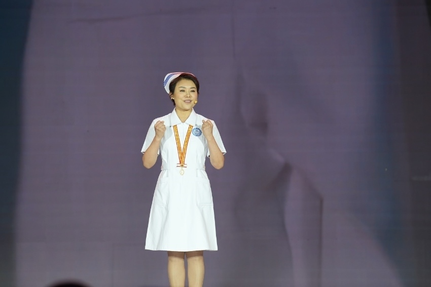 第49屆南丁格爾獎(jiǎng)獲得者、四川大學(xué)華西醫(yī)院護(hù)理部主任蔣艷