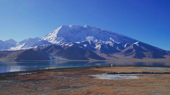 喀拉庫勒湖。中國鐵路烏魯木齊局集團(tuán)有限公司供圖