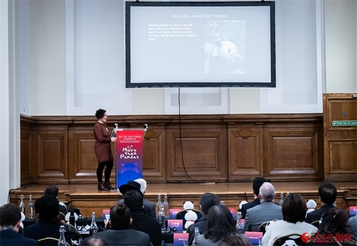 英國旅游達(dá)人瑪麗亞·拉莫爾作來川游歷主題分享。人民網(wǎng) 郭錦標(biāo)攝