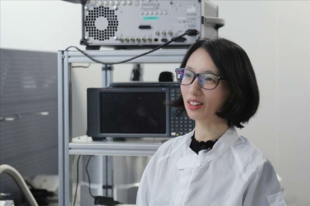 李婧在中國科學院紫金山天文臺毫米波和亞毫米波技術實驗室。（受訪者供圖）