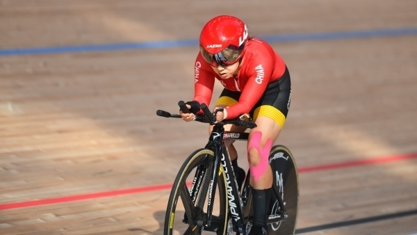 10月23日，杭州第4屆亞殘運會場地自行車女子個人C4-5級3000米追逐賽金牌賽舉行。圖為中國隊選手季子賢在比賽中。圖片來源：杭州亞殘組委會
