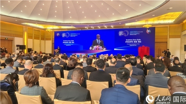 塞內(nèi)加爾駐華大使致辭。人民網(wǎng)記者 萬(wàn)宇攝