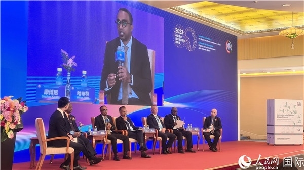 與會(huì)嘉賓展開(kāi)座談。人民網(wǎng)記者 萬(wàn)宇攝