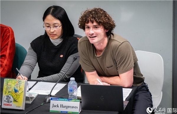 4、英國(guó)漢學(xué)家沈如風(fēng)對(duì)中國(guó)文學(xué)譯作的未來(lái)充滿(mǎn)期待。郭錦標(biāo)攝