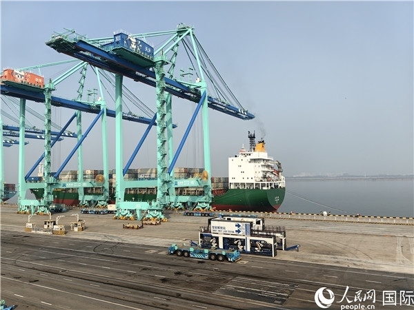 天津港北疆港區(qū)C段智能化集裝箱碼頭。人民網(wǎng)記者 符園園攝