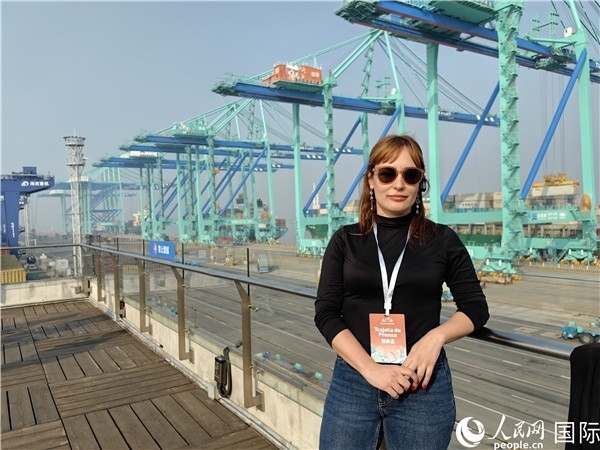 阿根廷公共電視臺記者萊蒂西亞接受采訪。人民網(wǎng)記者 符園園攝