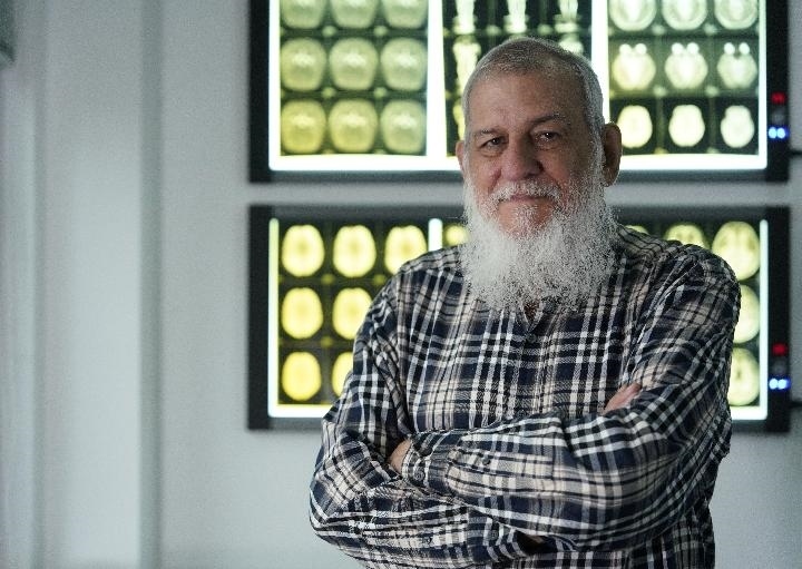 10月31日，古巴科學(xué)家裴德樂在電子科技大學(xué)校園內(nèi)。