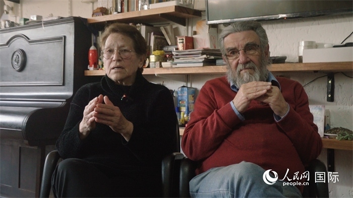 艾麗西亞·奧夫雷貢（左）和馬里奧·帕佐斯接受人民網(wǎng)專訪。人民網(wǎng)記者 張若涵攝