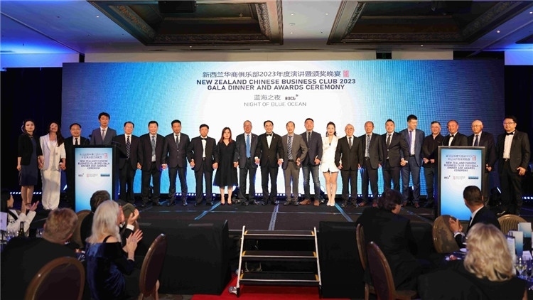 新西蘭華商聯(lián)合總會首批會員代表上臺亮相。攝影：張凱