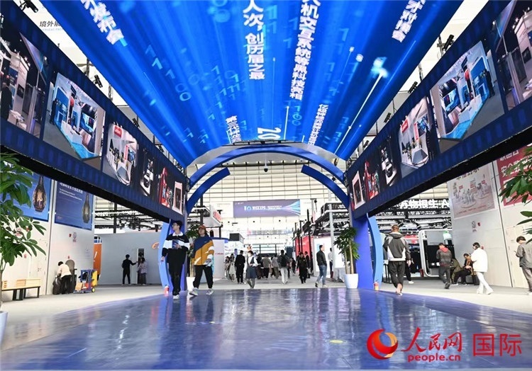 11月7日上午，2023年世界互聯(lián)網(wǎng)大會(huì)“互聯(lián)網(wǎng)之光”博覽會(huì)在浙江烏鎮(zhèn)開幕。人民網(wǎng)記者 葉賓得攝