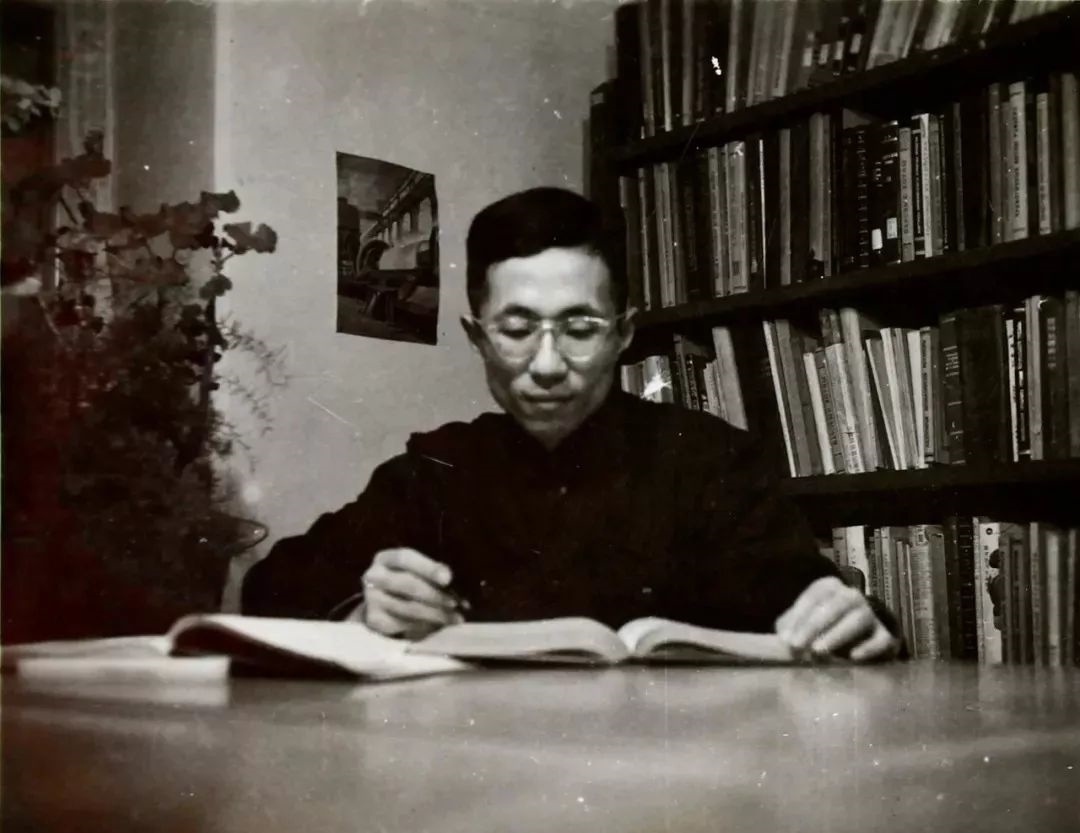 青年時(shí)期的秦裕琨。哈爾濱工業(yè)大學(xué)供圖