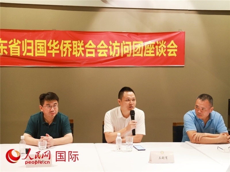 中國駐里約總領(lǐng)館副總領(lǐng)事王尉育（中）在座談會上致辭。人民網(wǎng)記者 陳海琪攝