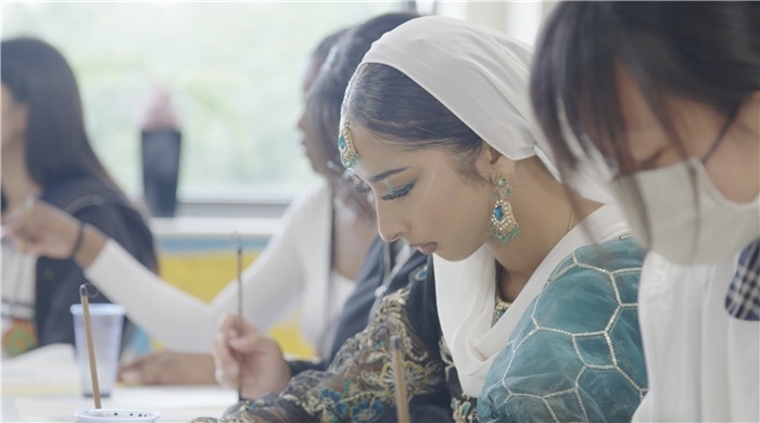 學生學習中國書法。帕特里克·謝德-西蒙茲攝