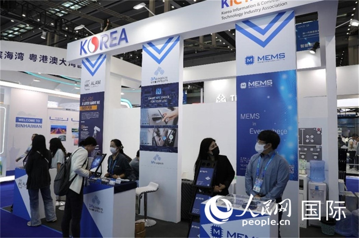 第二十五屆中國國際高新技術成果交易會15日在深圳開幕，圖為韓國企業(yè)展臺（人民網(wǎng)記者 魯揚攝）
