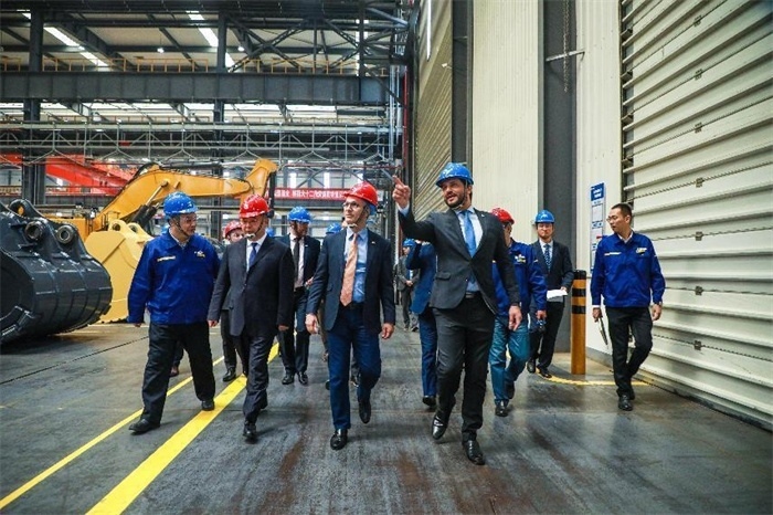 巴西米納斯吉拉斯州州長羅梅烏·澤馬到徐工集團考察。徐工集團供圖