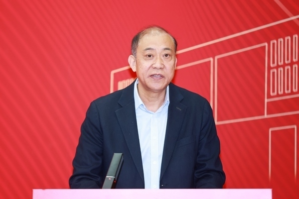 《教育踐悟錄》作者、中央財(cái)經(jīng)大學(xué)黨委書(shū)記何秀超。受訪者供圖