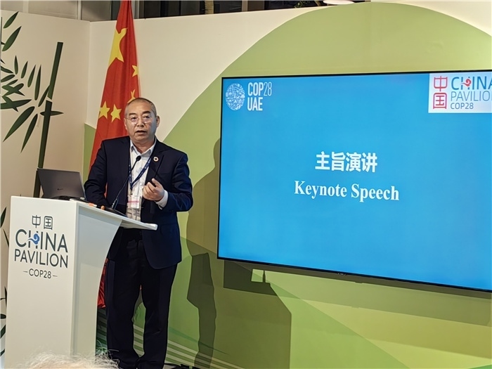 晶澳太陽能科技股份有限公司高級副總裁孫廣彬發(fā)言。COP28中國角供圖