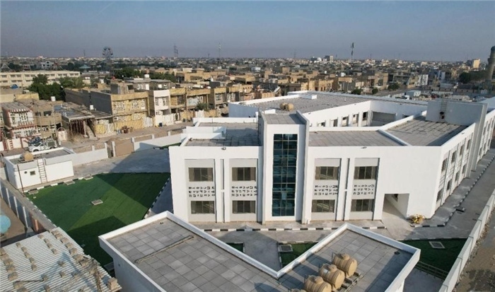 已經(jīng)完工的伊拉克瓦西特省第20號(hào)學(xué)校。該學(xué)校為合院式全功能建筑，包括教學(xué)樓，圖書室，實(shí)驗(yàn)室，保衛(wèi)室等。 趙沖攝