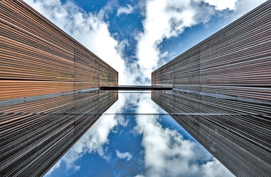  開放共享 今年9月，改造升級(jí)后的上海凝聚力工程博物館開門迎客。博物館大廳公共區(qū)域在功能提升、資源整合后，釋放更多公共服務(wù)空間，帶給市民更多新體驗(yàn)。 上海某餐廳法國(guó)籍廚師 邁克爾·溫德林?jǐn)z