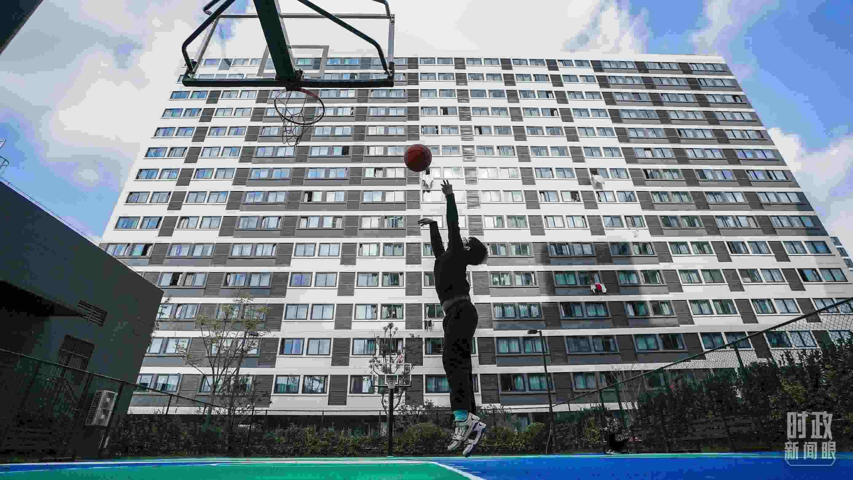 △上海市閔行區(qū)新時(shí)代城市建設(shè)者管理者之家。（總臺(tái)國廣記者李晉拍攝）