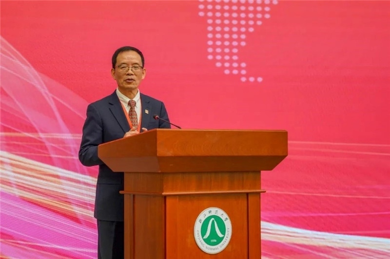 國務(wù)院學(xué)位委員會(huì)區(qū)域國別學(xué)學(xué)科評(píng)議組秘書長(zhǎng)、浙江師范大學(xué)非洲研究院（非洲區(qū)域國別學(xué)院）院長(zhǎng)劉鴻武致辭。主辦方供圖