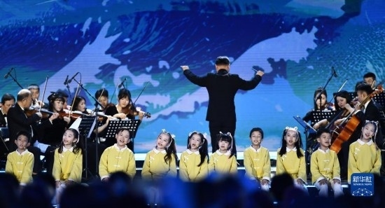 12月16日拍攝的第五屆海南島國(guó)際電影節(jié)開幕式現(xiàn)場(chǎng)。