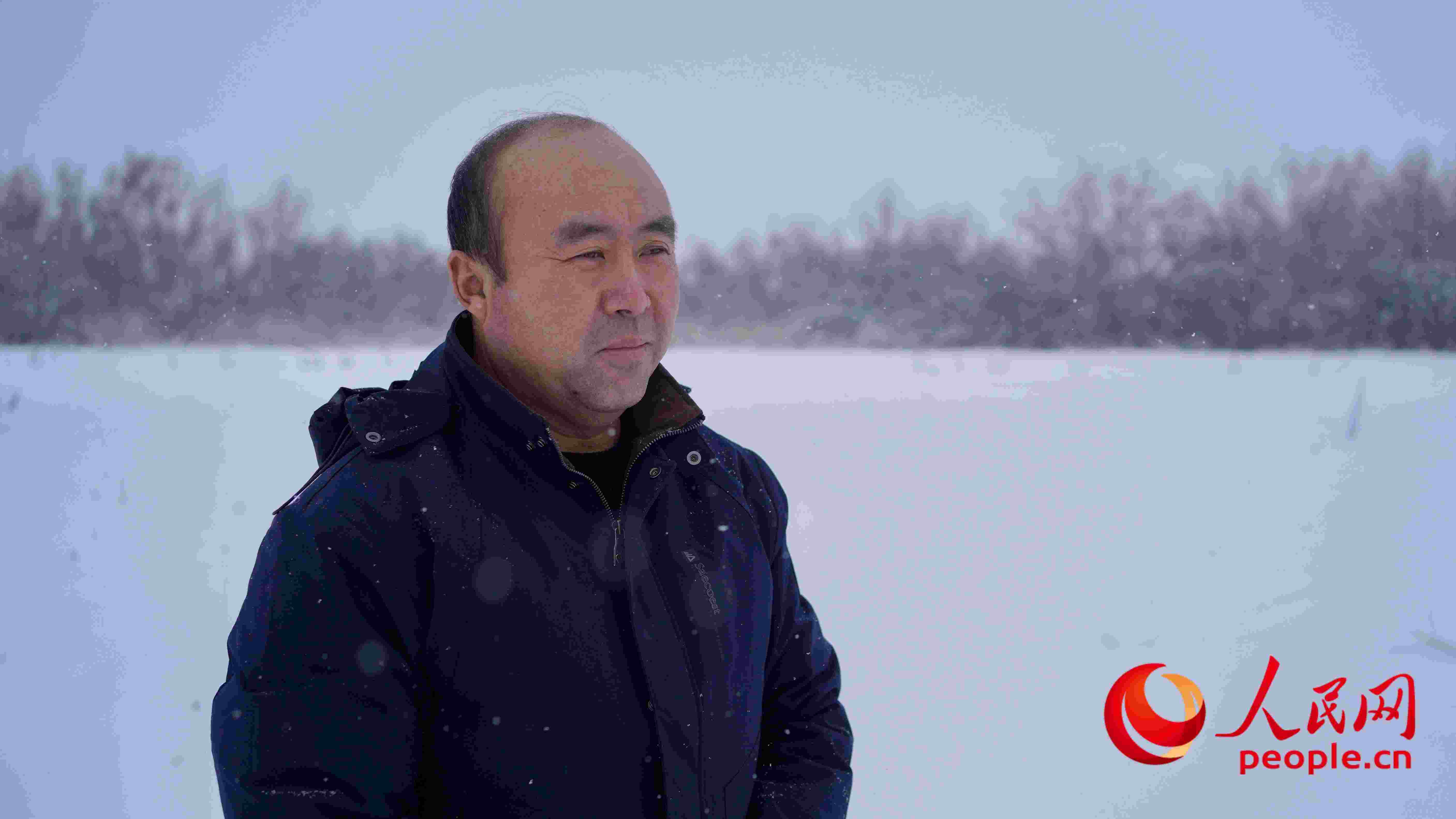 馬曉華回憶當(dāng)年和父親一起種樹的情形，滿是懷念。人民網(wǎng) 周靜圓攝