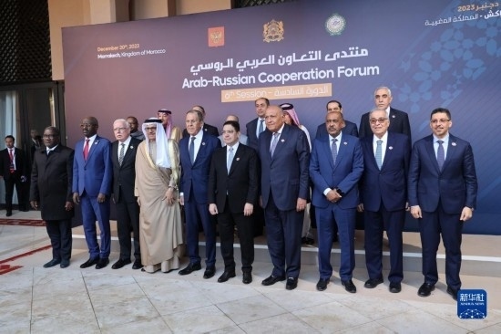 12月20日，與會(huì)代表在摩洛哥南部城市馬拉喀什舉行的第六屆阿拉伯-俄羅斯合作論壇上合影。新華社記者霍晶攝