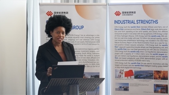 南非獨立傳媒集團代表諾爾萬德爾-恩齊扎發(fā)言。 人民網 張茜攝