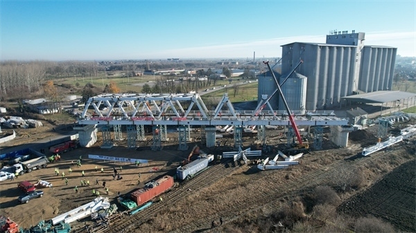 維爾巴斯特大橋鳥(niǎo)瞰。 匈塞鐵路中方聯(lián)營(yíng)體供圖