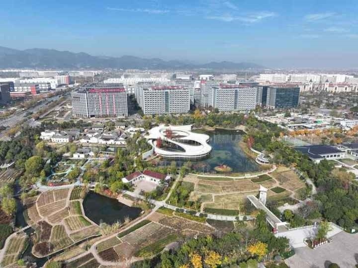 有機(jī)更新后的義烏城西街道橫塘村俯瞰圖。義烏城西街道供圖